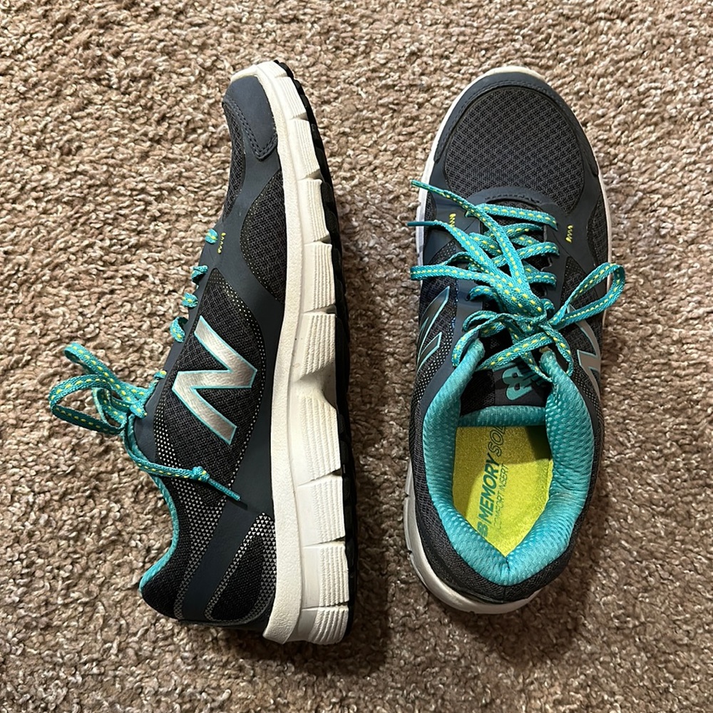 New Balance Tennis Shoes